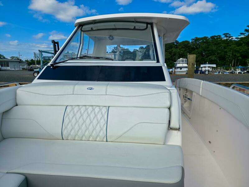 33ft Regal Yacht For Sale