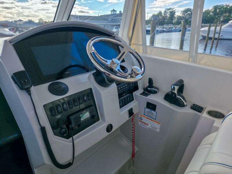 33ft Regal Yacht For Sale