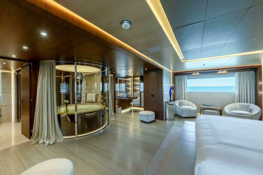 Master Ensuite & Vanity
