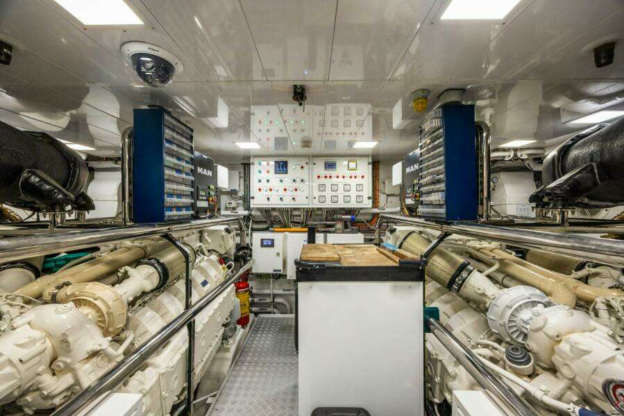 BELLA VITA 116ft Benetti Yacht For Sale