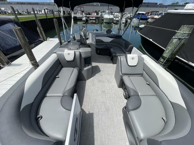 2023 Tahoe Pontoon LTZ 2385 Rear Fish