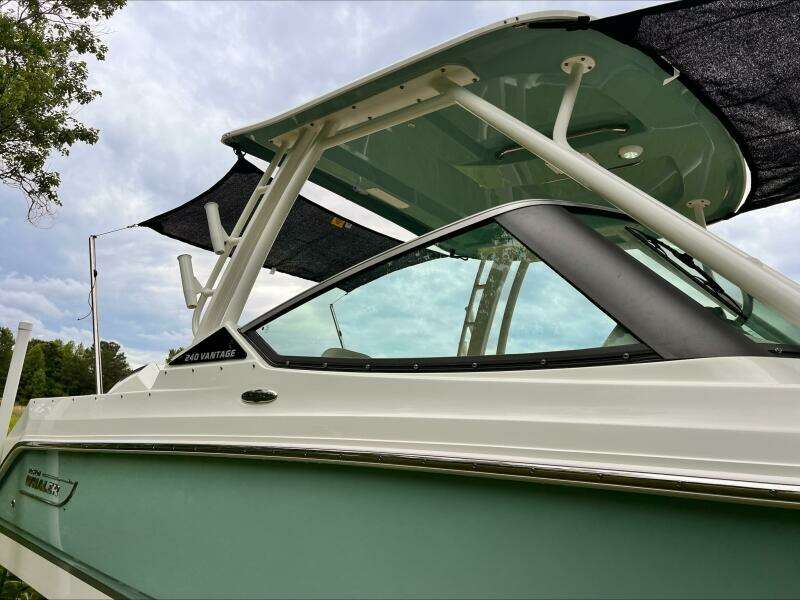 One Moor 24ft Boston Whaler Yacht For Sale