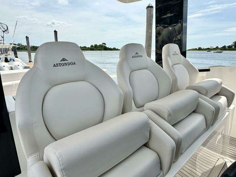 37ft Astondoa Yacht For Sale