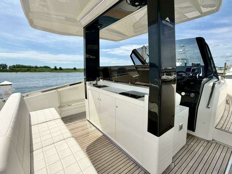 37ft Astondoa Yacht For Sale