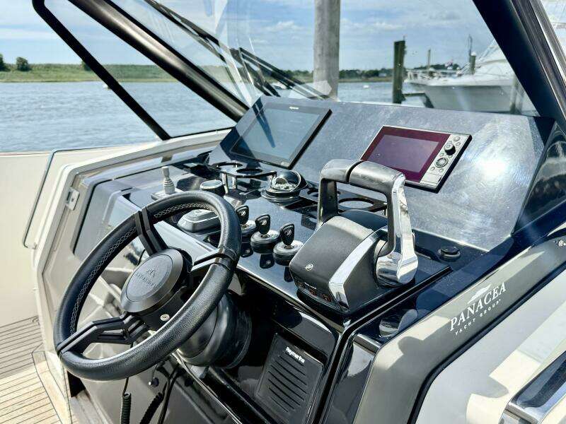 37ft Astondoa Yacht For Sale