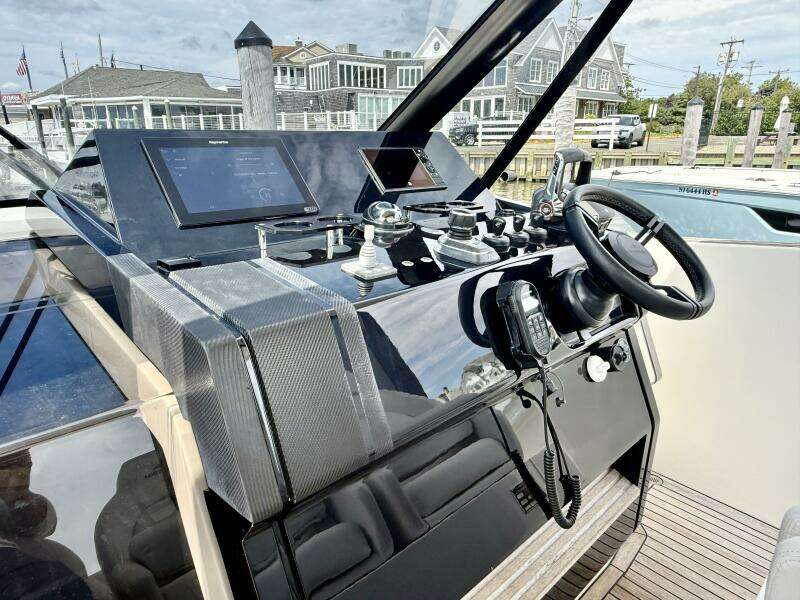 37ft Astondoa Yacht For Sale
