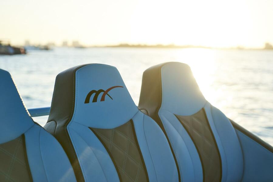 37' 2021 Midnight Express 37 Open