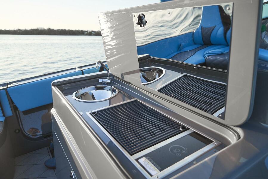 37' 2021 Midnight Express 37 Open