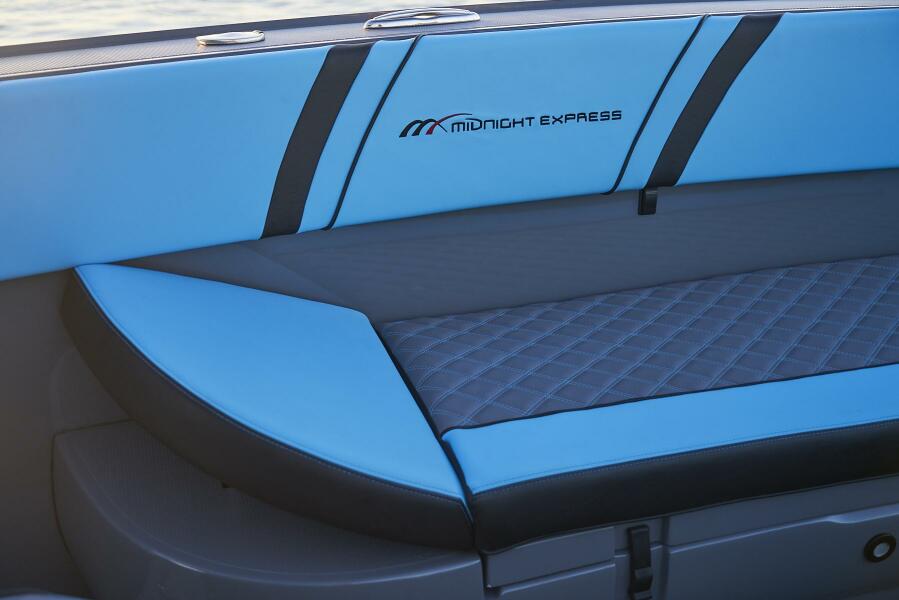 37' 2021 Midnight Express 37 Open