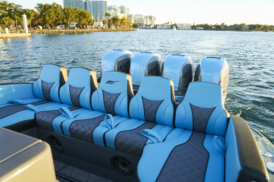 37' 2021 Midnight Express 37 Open