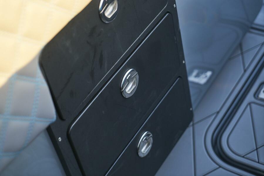 37' 2021 Midnight Express 37 Open