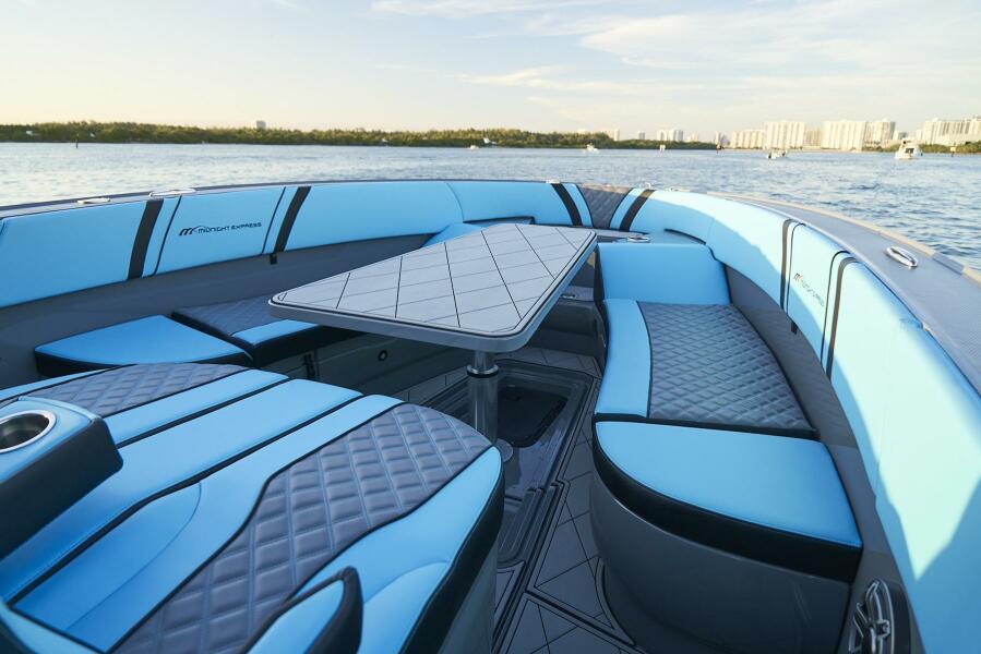 37' 2021 Midnight Express 37 Open