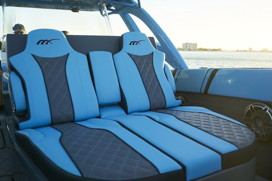 37' 2021 Midnight Express 37 Open