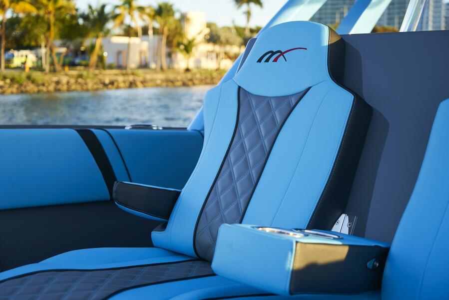 37' 2021 Midnight Express 37 Open