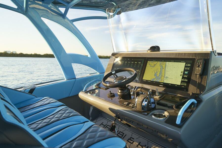 37' 2021 Midnight Express 37 Open