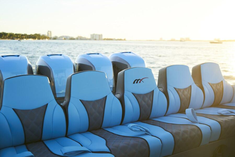 37' 2021 Midnight Express 37 Open