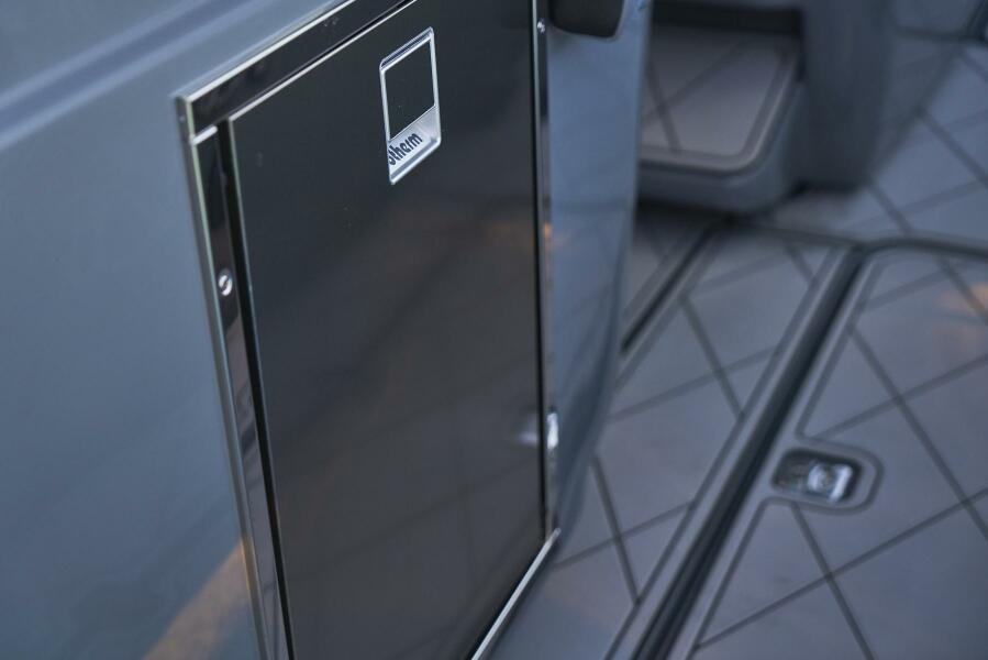 37' 2021 Midnight Express 37 Open