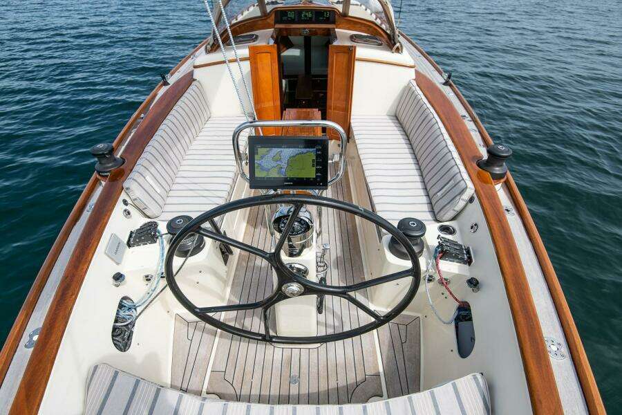 Suzanne 42ft Morris Yacht For Sale
