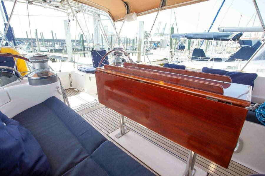 Dazzzlr 50ft Beneteau Yacht For Sale