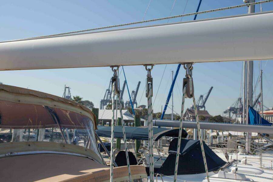 Dazzzlr 50ft Beneteau Yacht For Sale