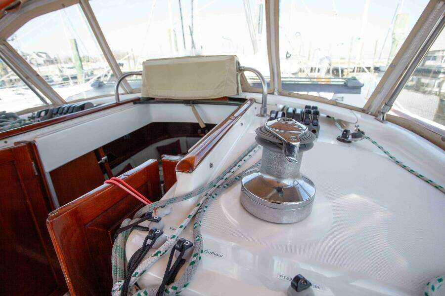 Dazzzlr 50ft Beneteau Yacht For Sale