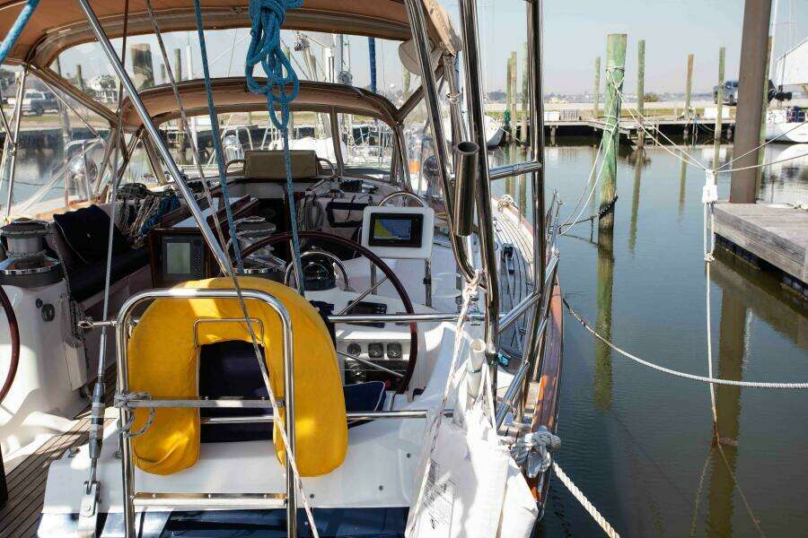 Dazzzlr 50ft Beneteau Yacht For Sale