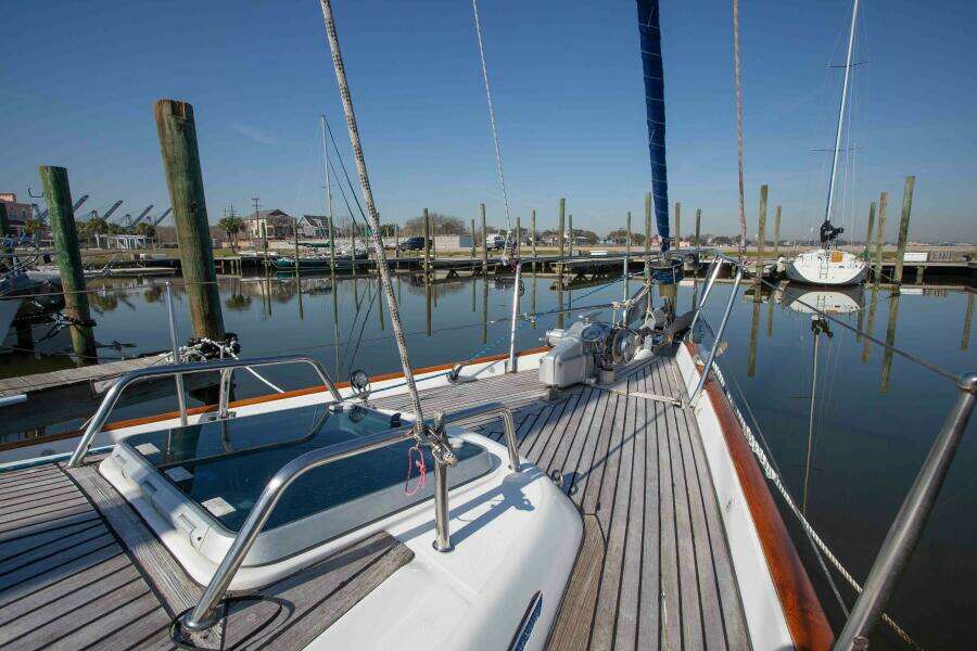Dazzzlr 50ft Beneteau Yacht For Sale