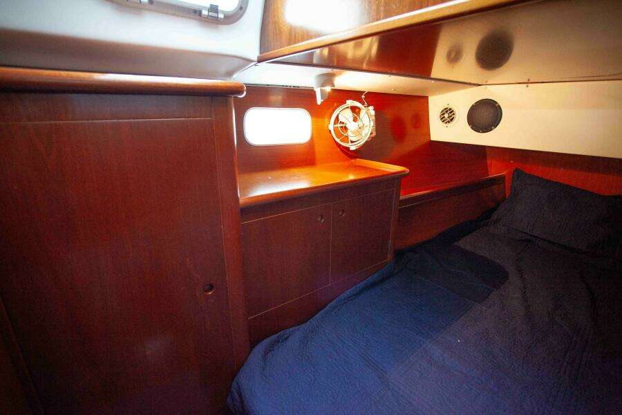 Dazzzlr 50ft Beneteau Yacht For Sale