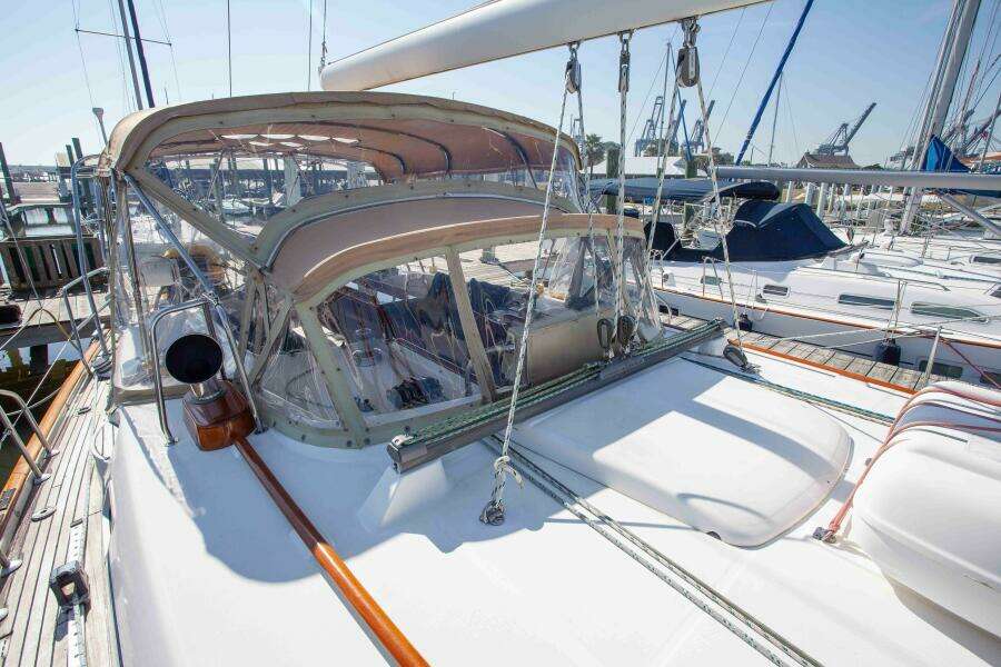 Dazzzlr 50ft Beneteau Yacht For Sale