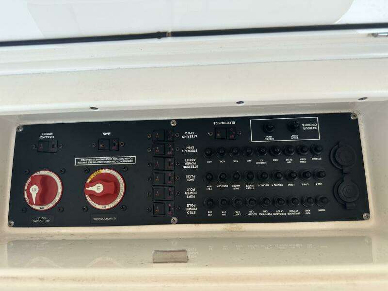 25ft Pathfinder Yacht For Sale