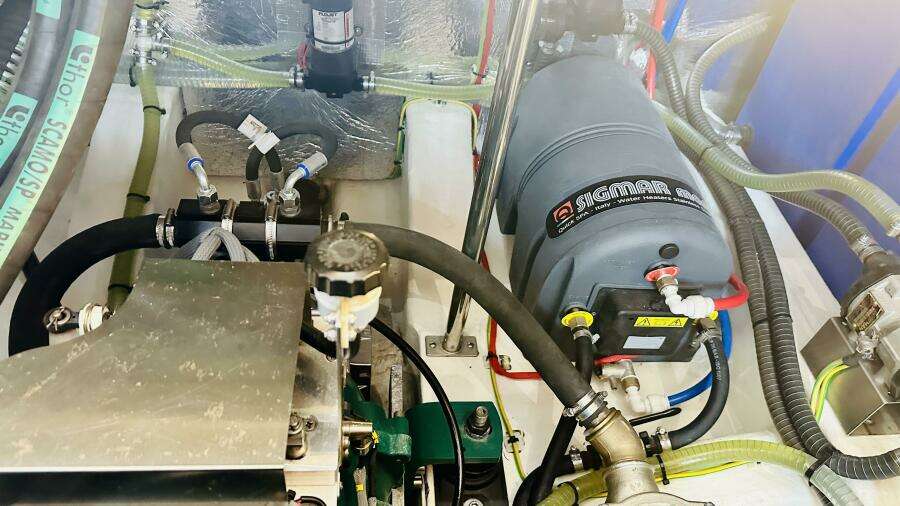 Harbor Lights 39ft Greenline Yacht For Sale