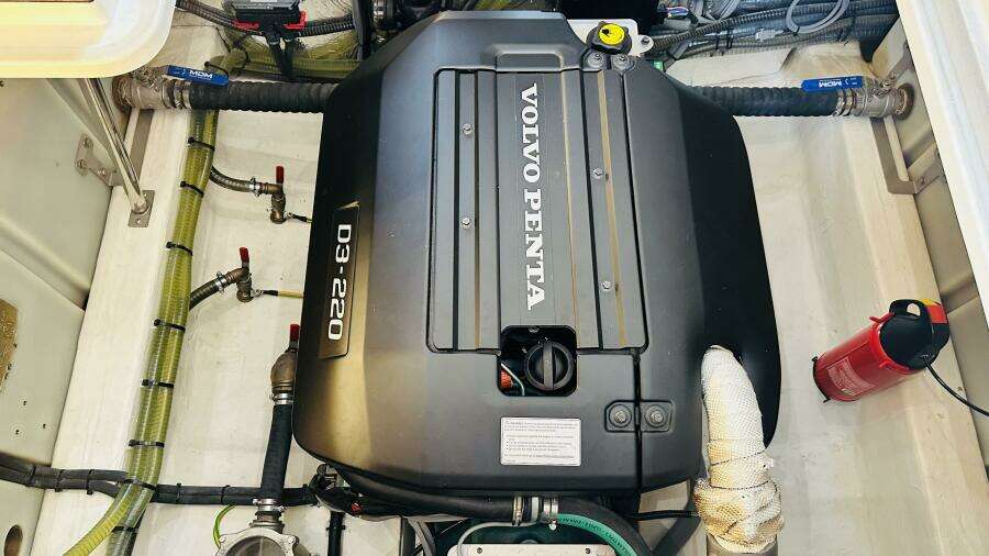 Harbor Lights 39ft Greenline Yacht For Sale