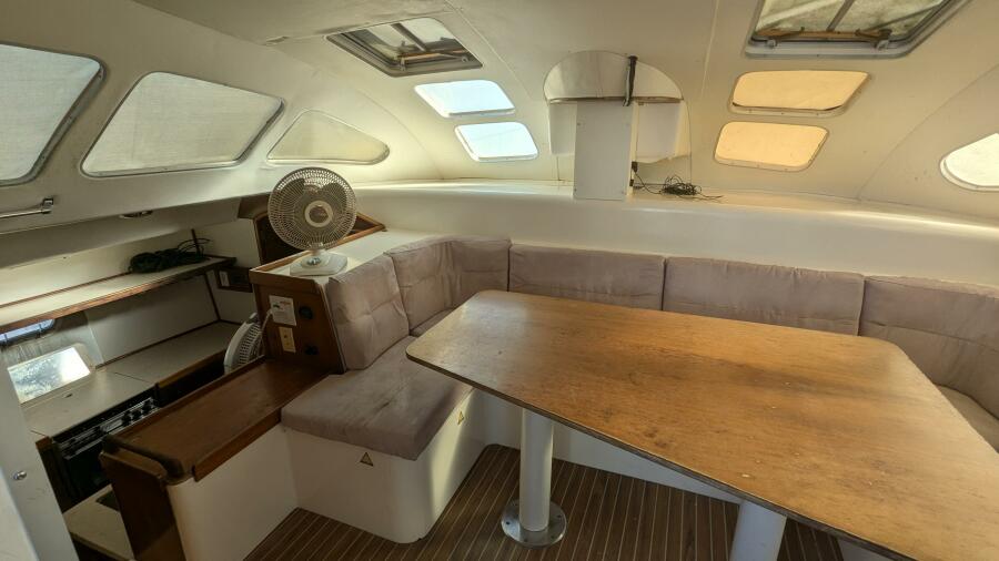 1993 Jeanneau Lagoon 37