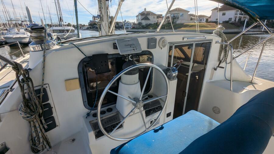 1993 Jeanneau Lagoon 37