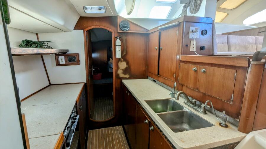 1993 Jeanneau Lagoon 37
