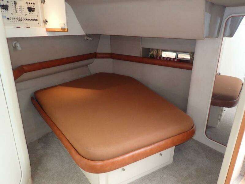 37ft Cruisers Yachts Yacht For Sale
