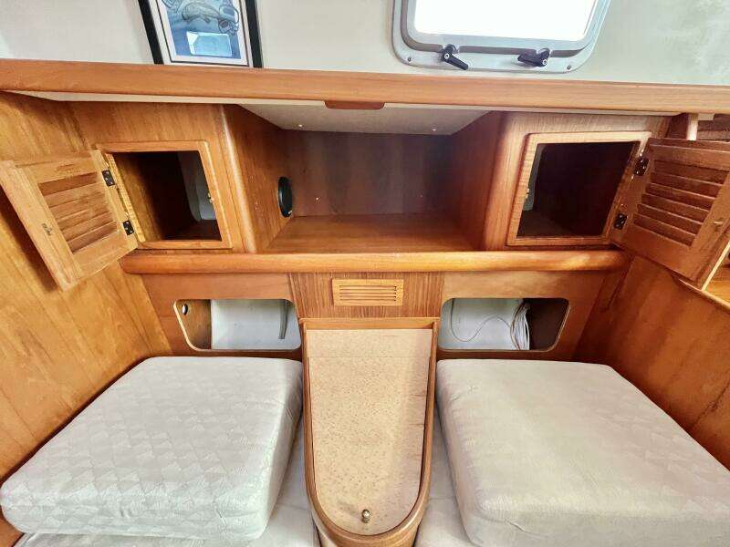 Loon Shadow 33ft Nonsuch Yacht For Sale