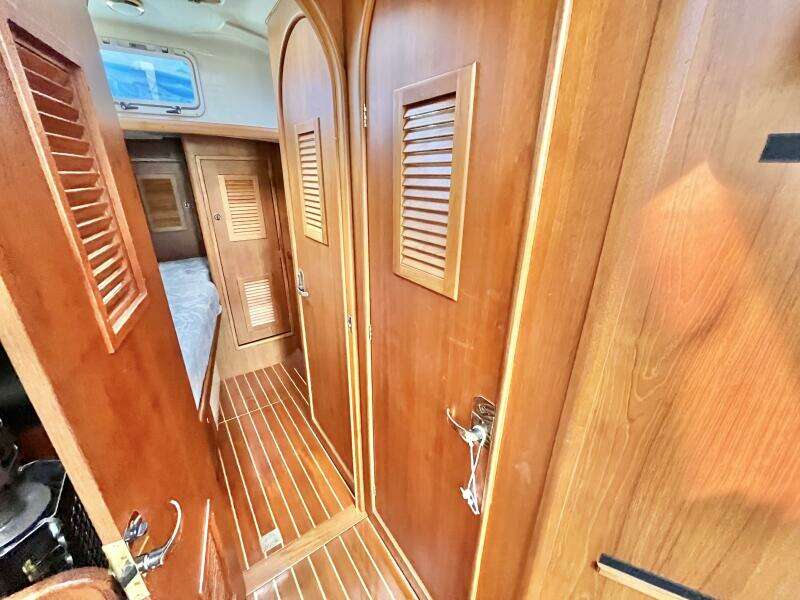 Loon Shadow 33ft Nonsuch Yacht For Sale