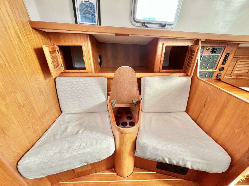 Loon Shadow 33ft Nonsuch Yacht For Sale