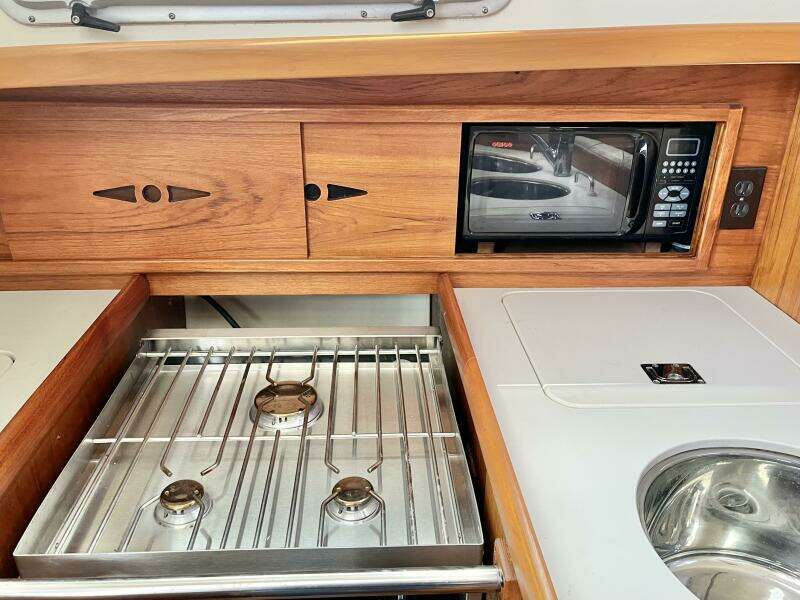 Loon Shadow 33ft Nonsuch Yacht For Sale