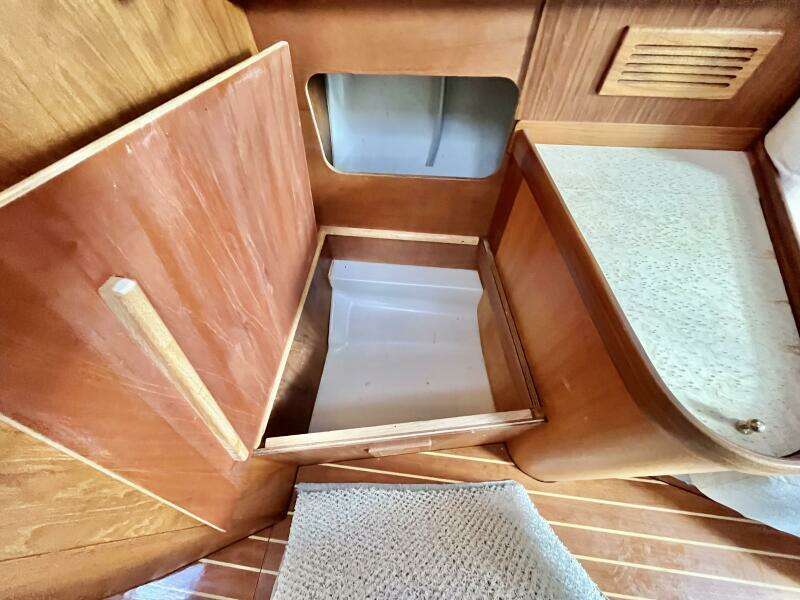 Loon Shadow 33ft Nonsuch Yacht For Sale