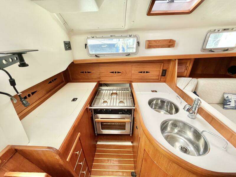 Loon Shadow 33ft Nonsuch Yacht For Sale