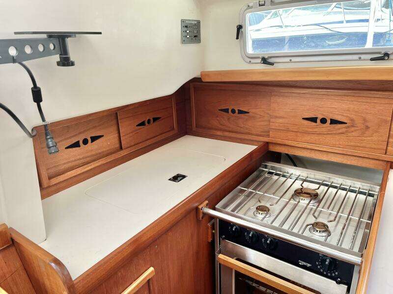Loon Shadow 33ft Nonsuch Yacht For Sale