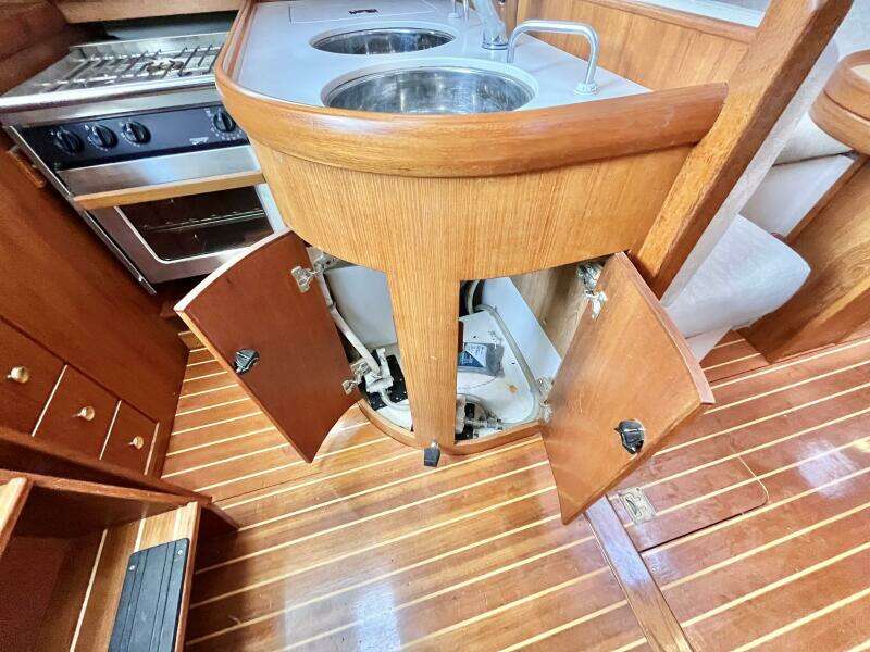 Loon Shadow 33ft Nonsuch Yacht For Sale