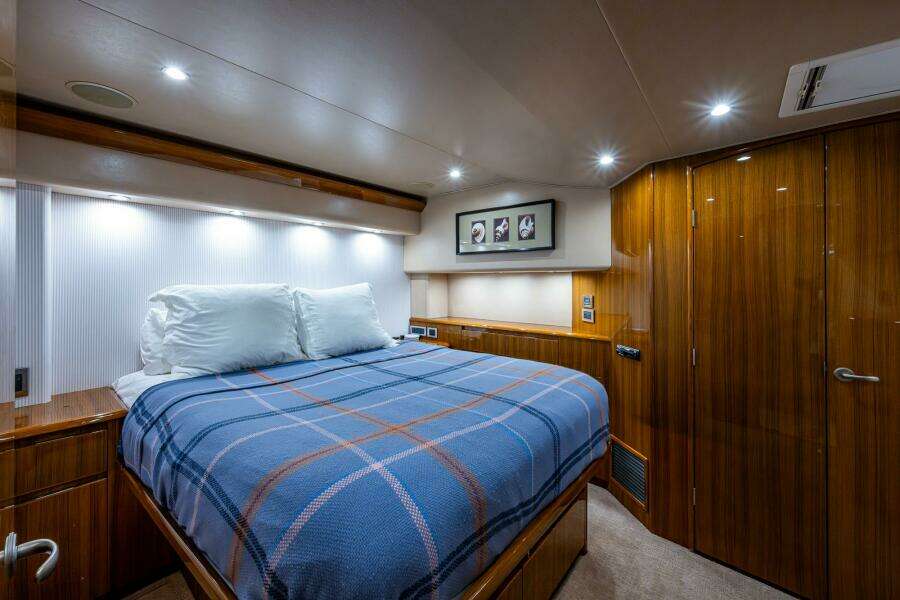 Viking 60 - Carolina Style - Interior Stateroom