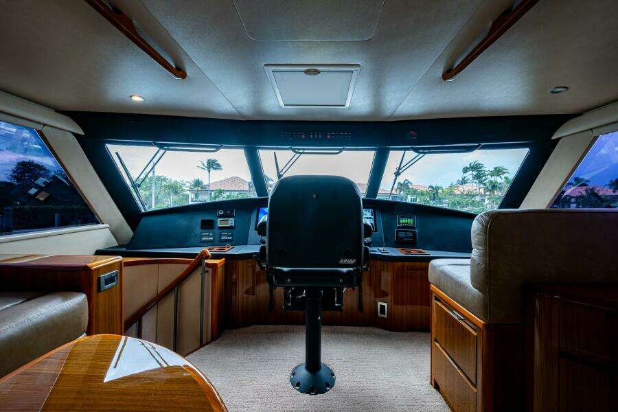 Viking 60 - Carolina Style - Interior Enclosed Flybridge