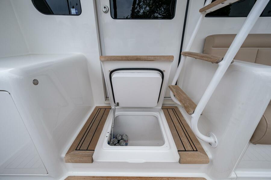 60' 2012 Viking 60 Enclosed Bridge