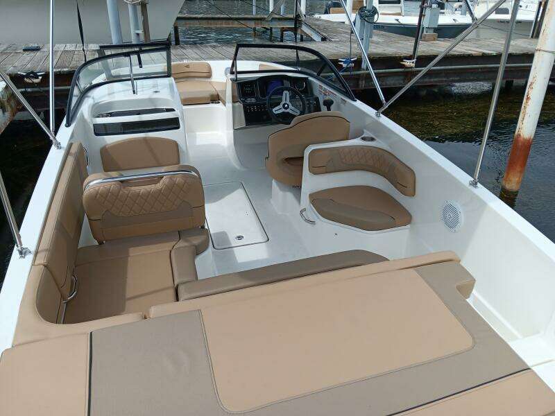 23ft Bayliner Yacht For Sale