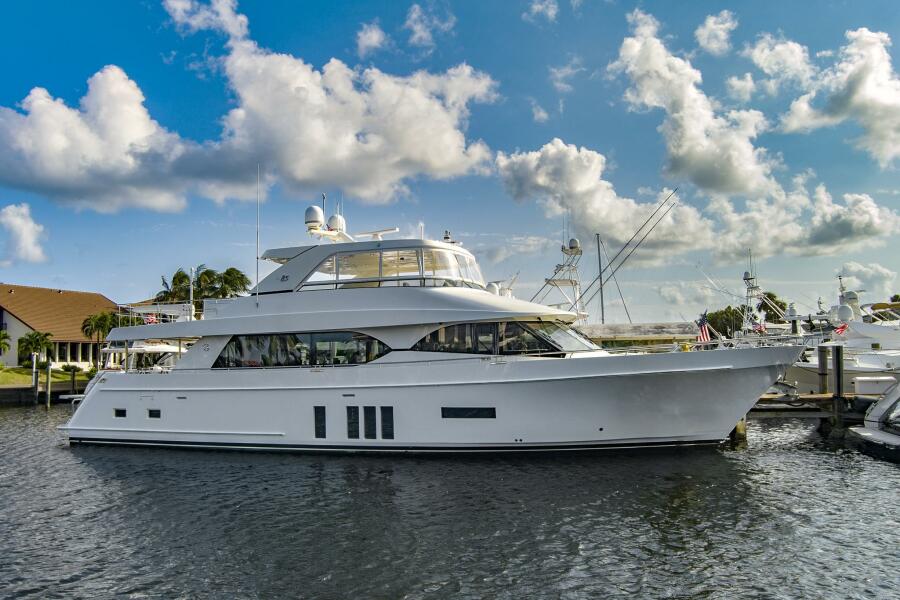 85' 2016 Ocean Alexander 85 E