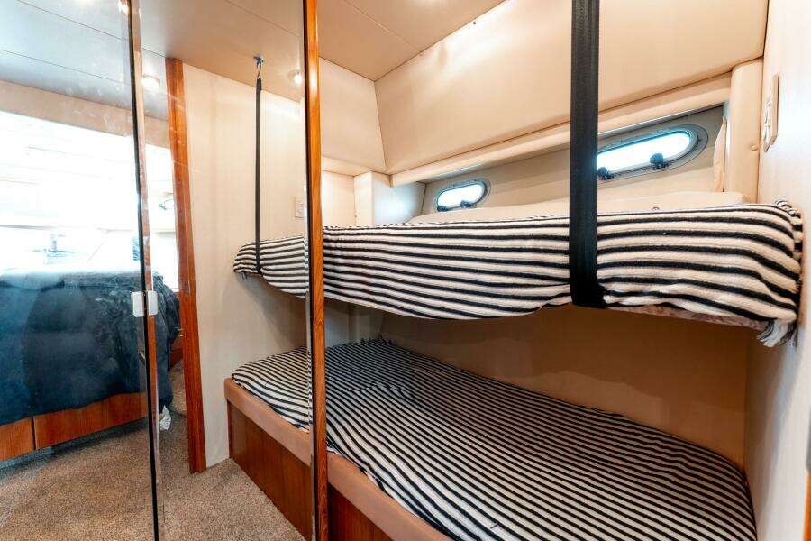 47ft Bayliner Yacht For Sale
